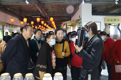 济南归仁超市携vip客户到正信味业参观考察